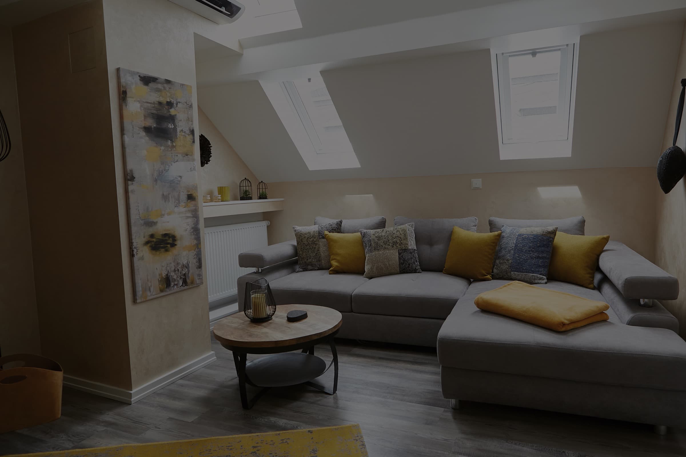 Wohnraum unter der Dachschräge im Appartement Obertor
